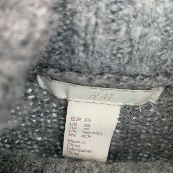 H&M sweater - Picture 2 of 2